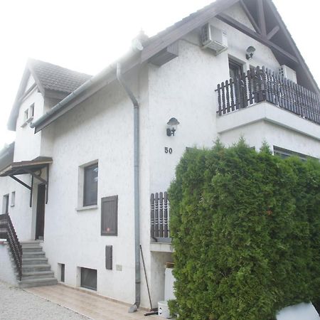 Szuzanna Fenyves Panzio Bed & Breakfast Siofok Bagian luar foto