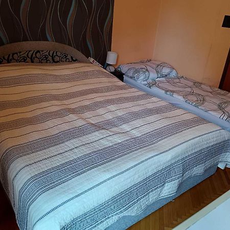 Szuzanna Fenyves Panzio Bed & Breakfast Siofok Bagian luar foto