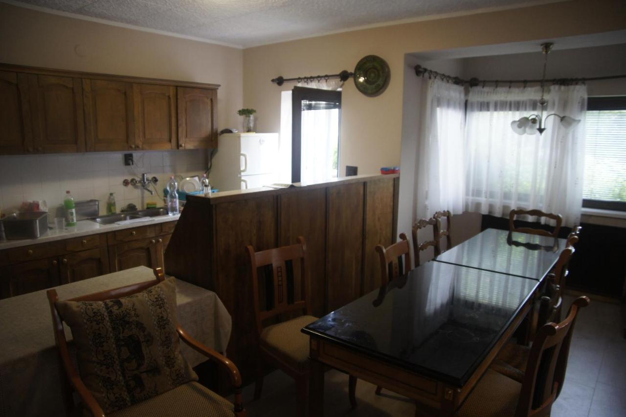 Szuzanna Fenyves Panzio Bed & Breakfast Siofok Bagian luar foto