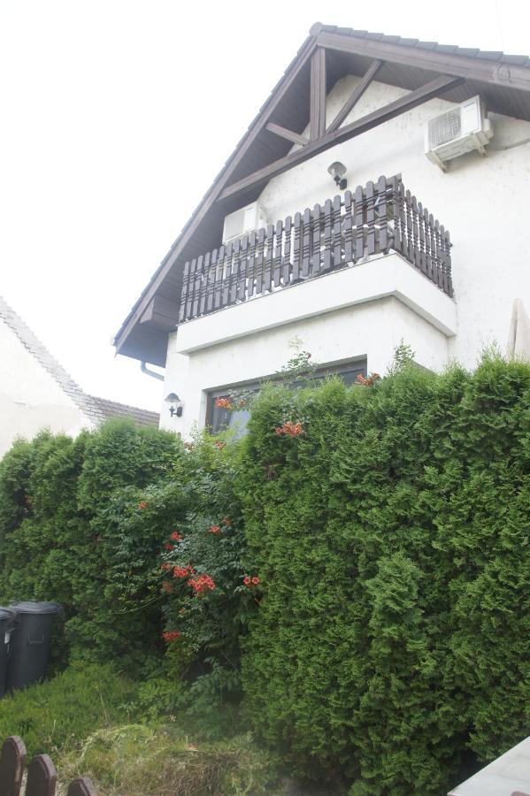 Szuzanna Fenyves Panzio Bed & Breakfast Siofok Bagian luar foto