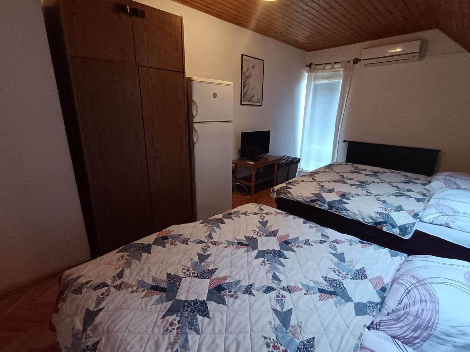 Szuzanna Fenyves Panzio Bed & Breakfast Siofok Bagian luar foto