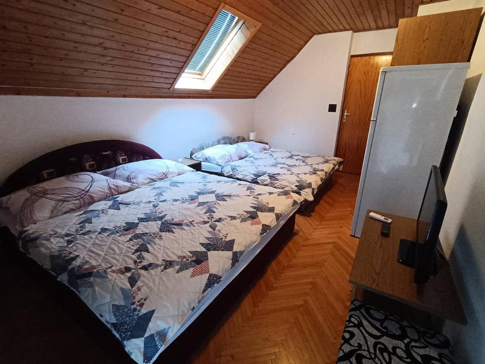 Szuzanna Fenyves Panzio Bed & Breakfast Siofok Bagian luar foto